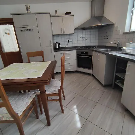 Leni Apartment *
